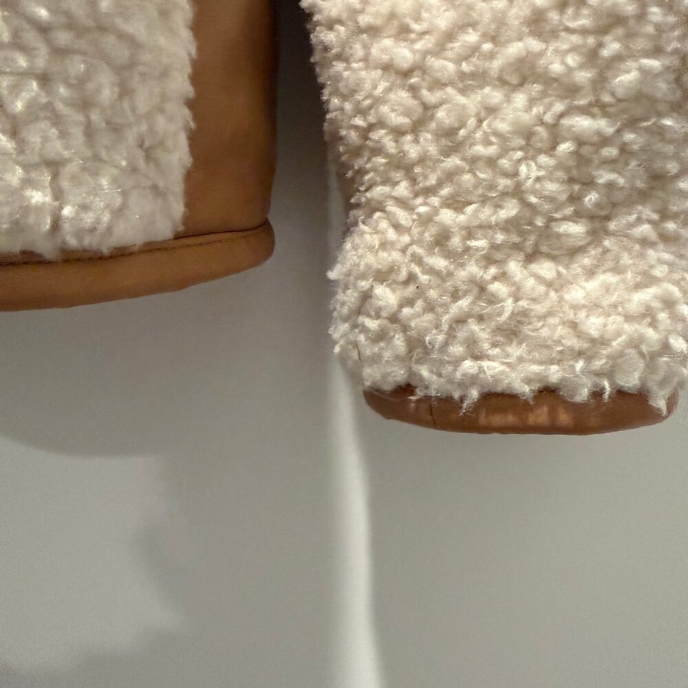 Sherpa barn coat - like new - size Large - Picture 6 of 6